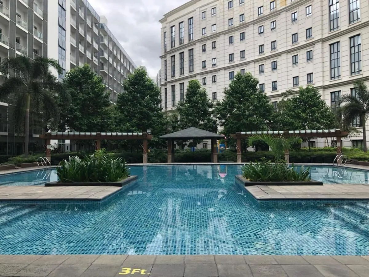 2 Bedroom Condo & Parking At 81 Newport Boulevard - Across Naia Terminal 3 Manila Apartment