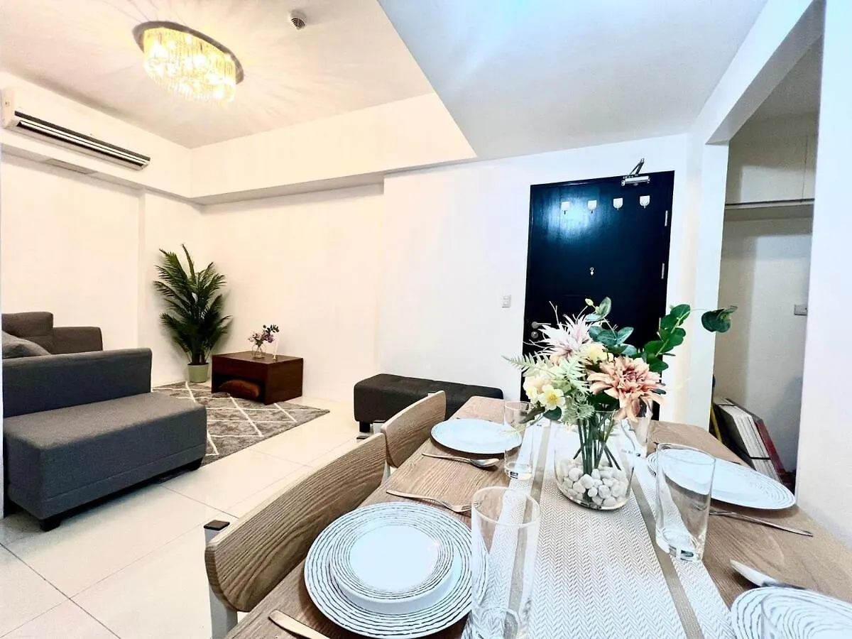 2 Bedroom Condo & Parking At 81 Newport Boulevard - Across Naia Terminal 3 Manila
