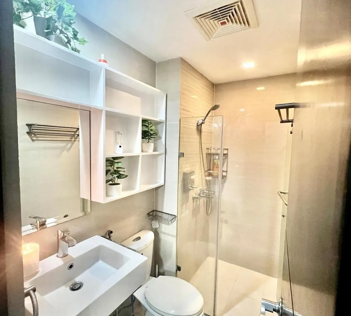 Apartment 2 Bedroom Condo & Parking At 81 Newport Boulevard - Across Naia Terminal 3 Manila Philippines