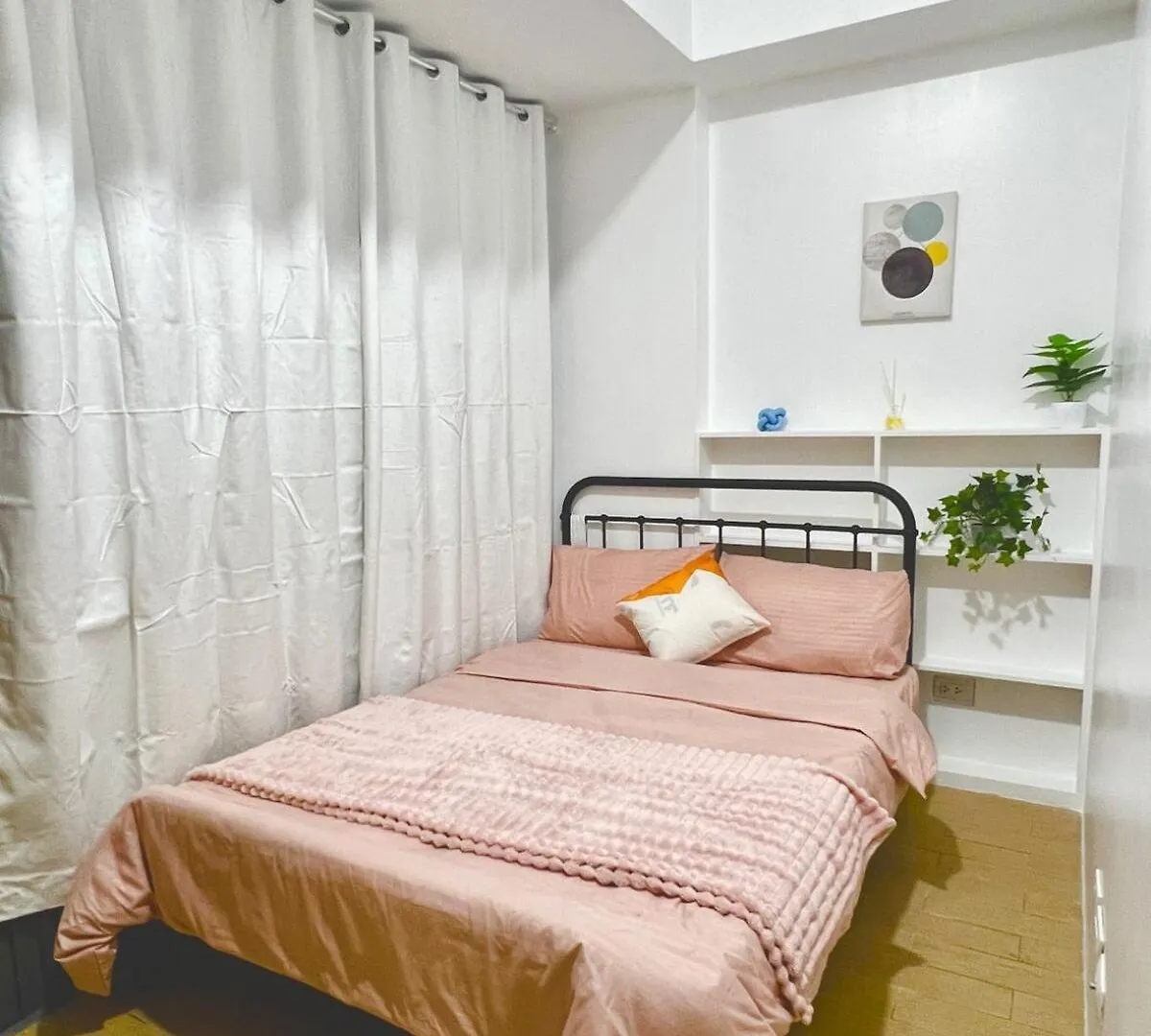 2 Bedroom Condo & Parking At 81 Newport Boulevard - Across Naia Terminal 3 Manila