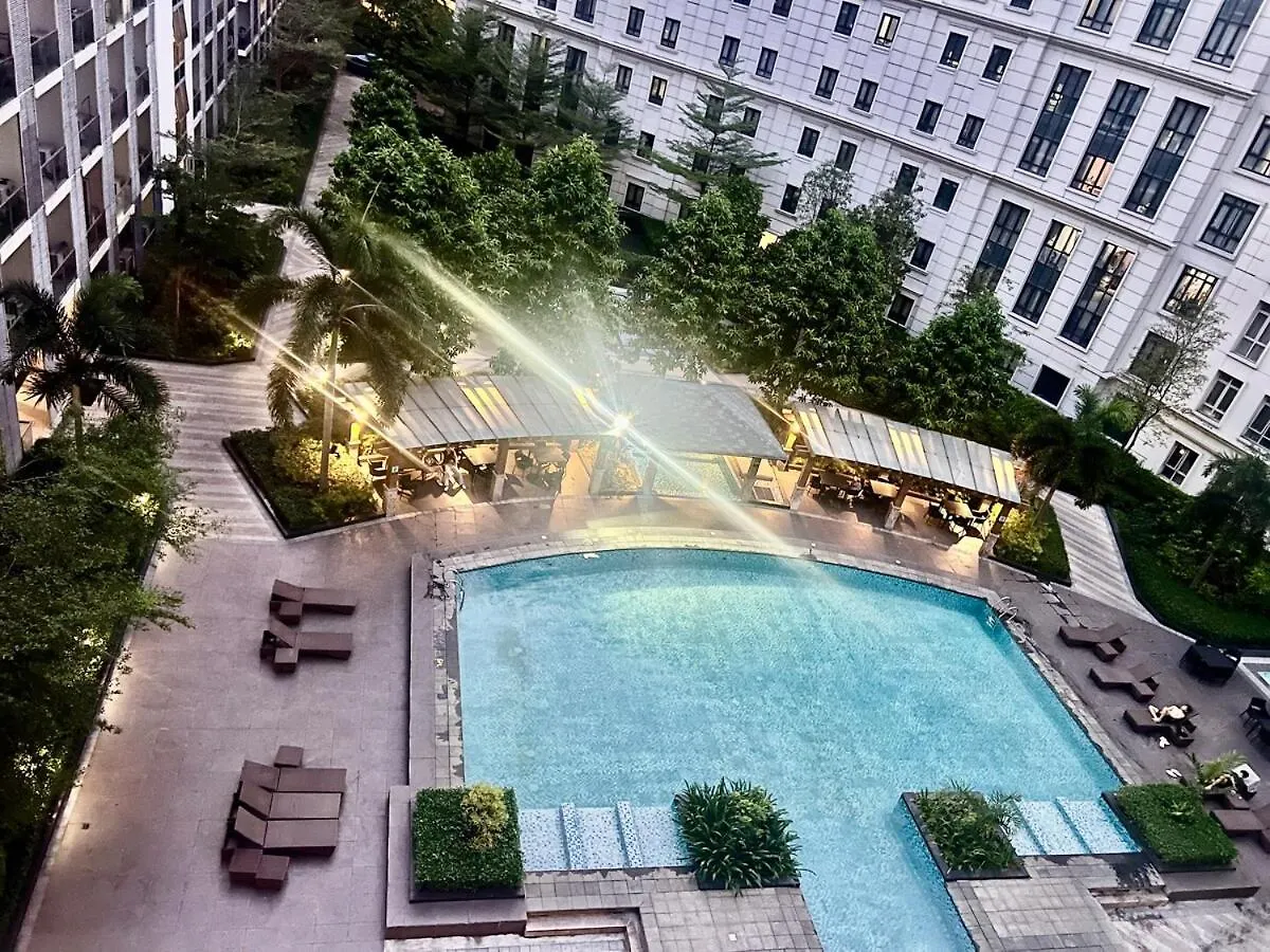 2 Bedroom Condo & Parking At 81 Newport Boulevard - Across Naia Terminal 3 Manila Apartment