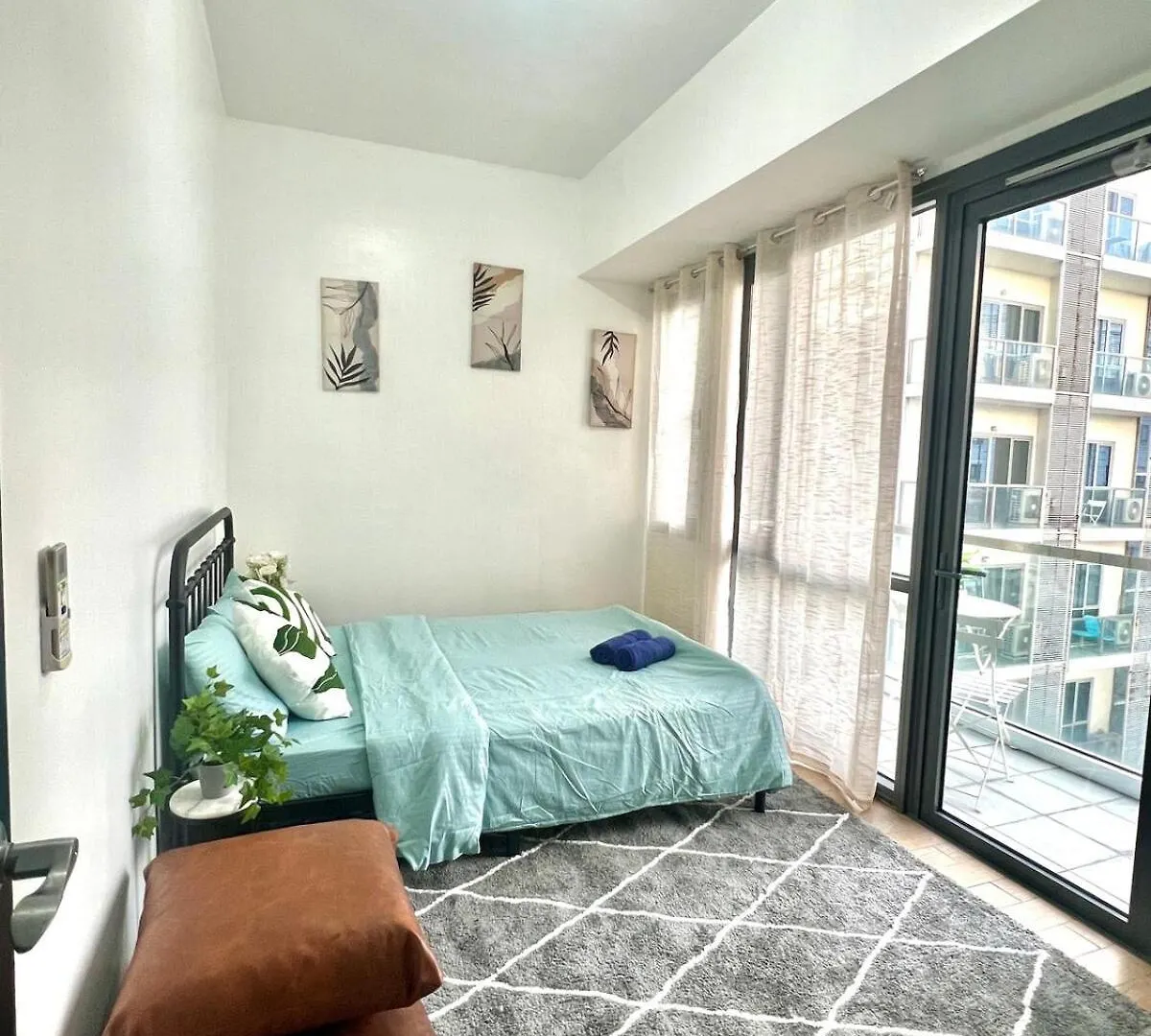 2 Bedroom Condo & Parking At 81 Newport Boulevard - Across Naia Terminal 3 Manila 0*,