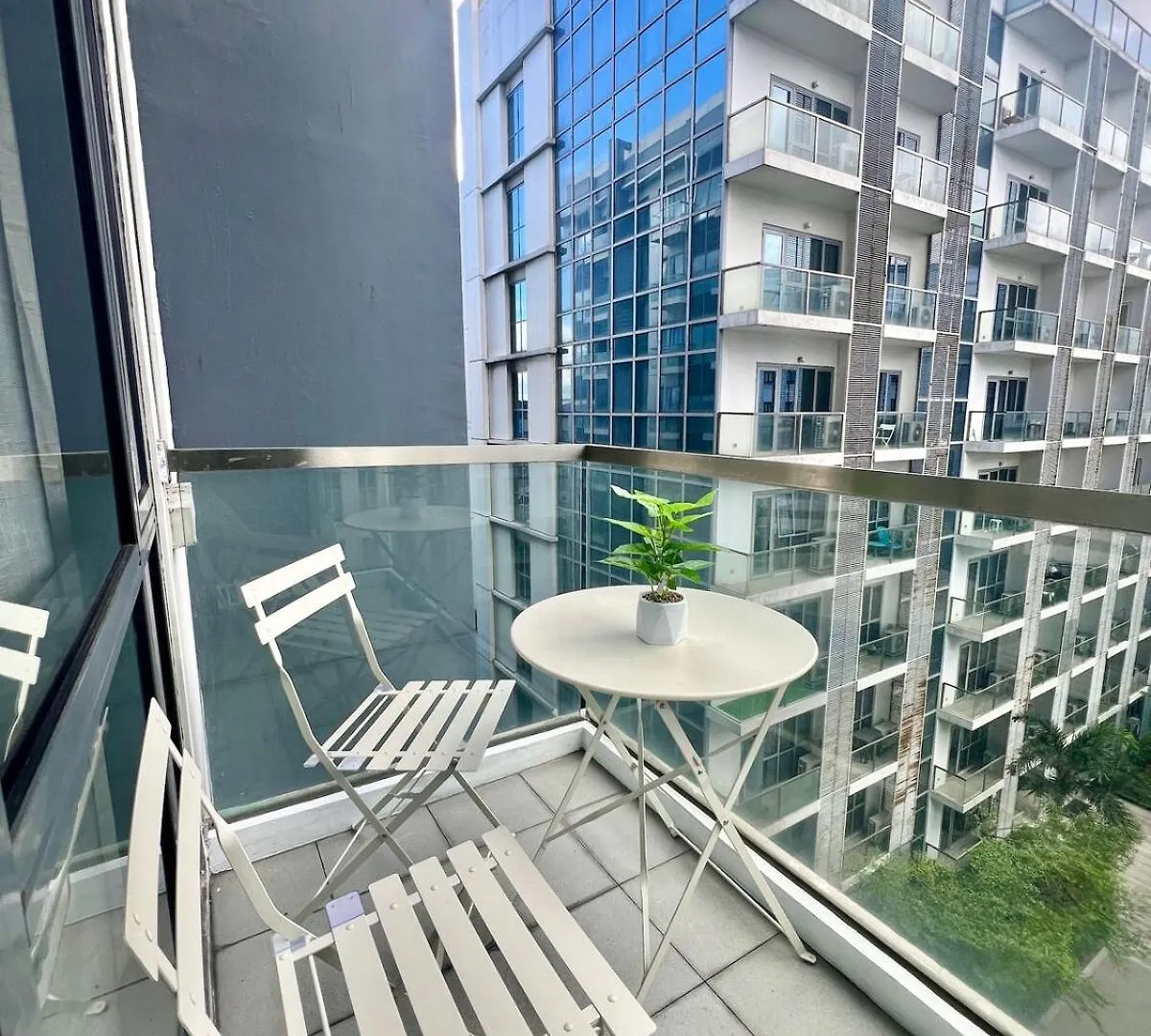 Apartment 2 Bedroom Condo & Parking At 81 Newport Boulevard - Across Naia Terminal 3 Manila
