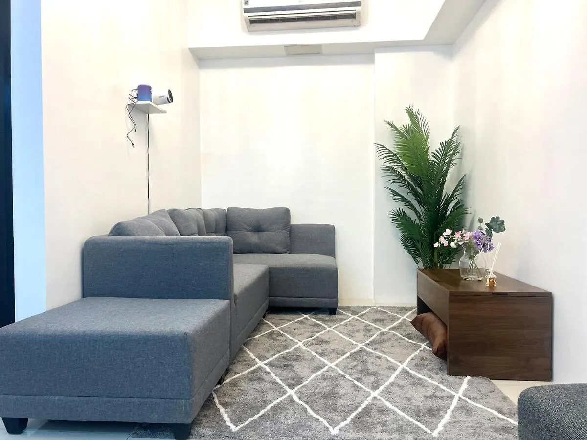 2 Bedroom Condo & Parking At 81 Newport Boulevard - Across Naia Terminal 3 Manila Apartment