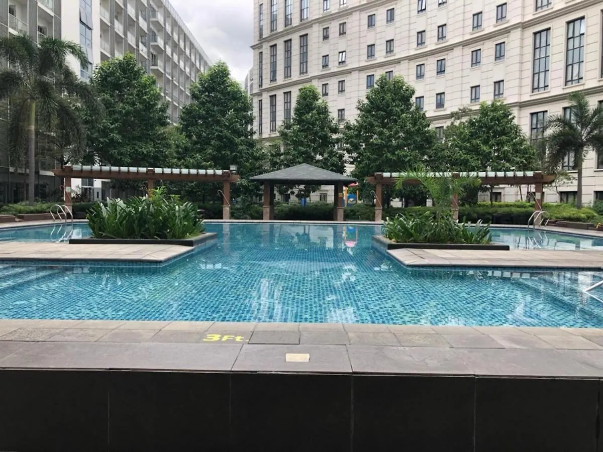 2 Bedroom Condo & Parking At 81 Newport Boulevard - Across Naia Terminal 3 Manila Apartment