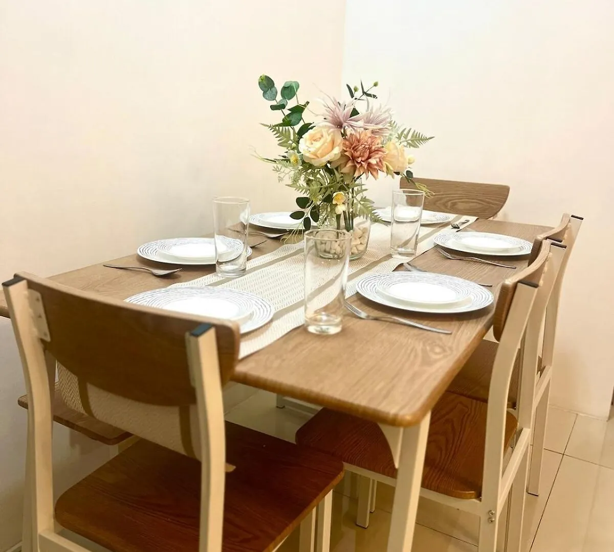 2 Bedroom Condo & Parking At 81 Newport Boulevard - Across Naia Terminal 3 Manila 0*,