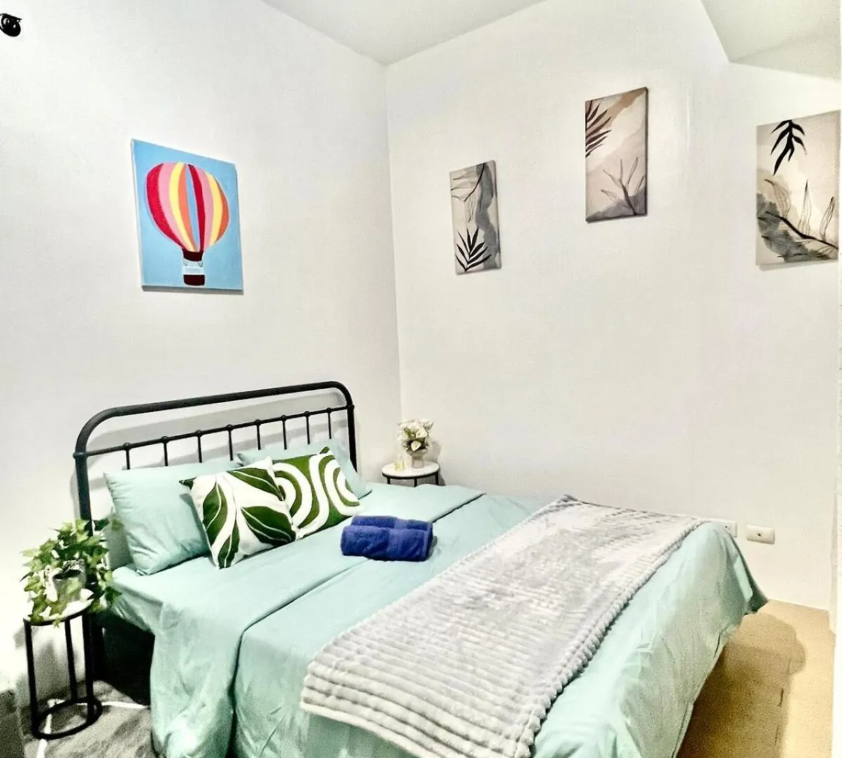 Apartment 2 Bedroom Condo & Parking At 81 Newport Boulevard - Across Naia Terminal 3 Manila Philippines