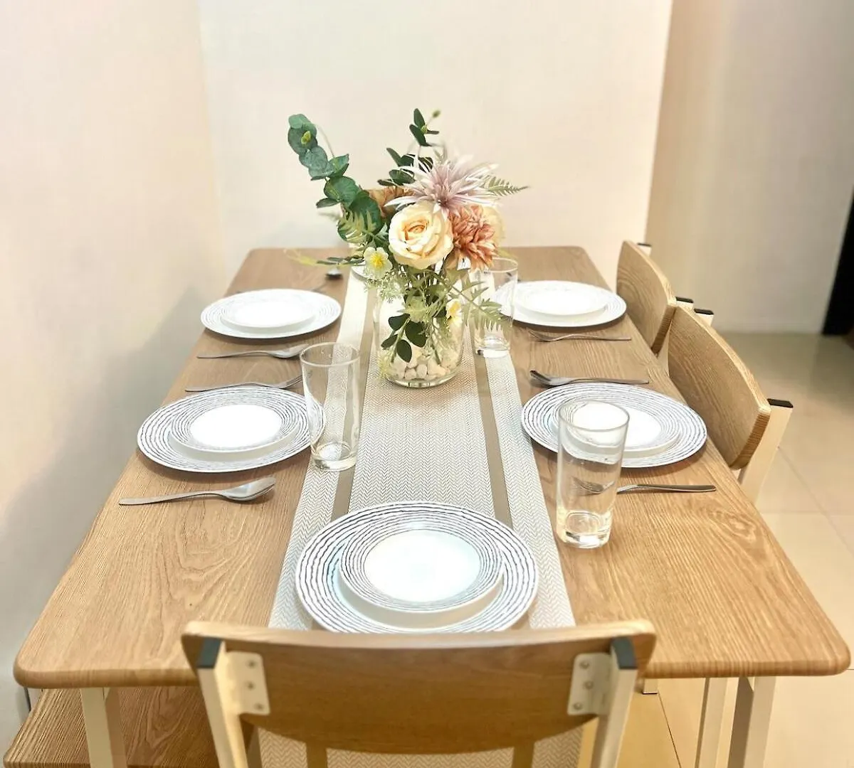 2 Bedroom Condo & Parking At 81 Newport Boulevard - Across Naia Terminal 3 Manila Apartment